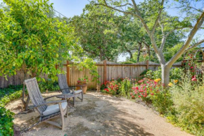 Romantic Casita with Garden and Deck 2 Miles to Plaza!